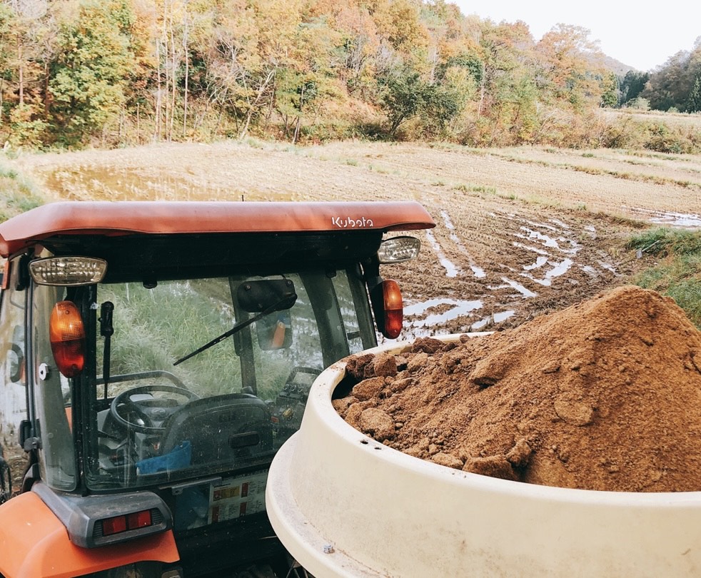 栄養たっぷり！
さまざまな肥料をブレンド。